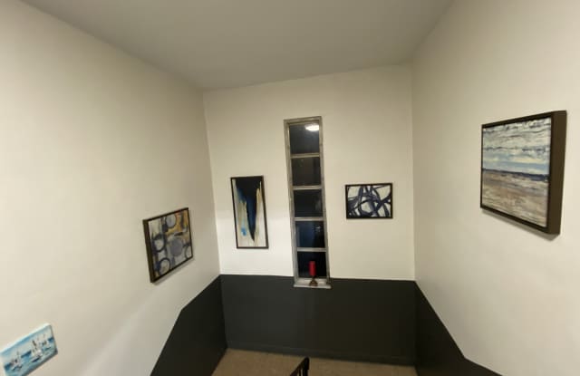 223 Front St Gallery 4