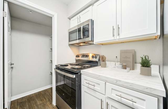 The Warwick Apartment Homes Gallery 2