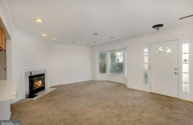 12158 SALEMTOWN Drive Gallery 3