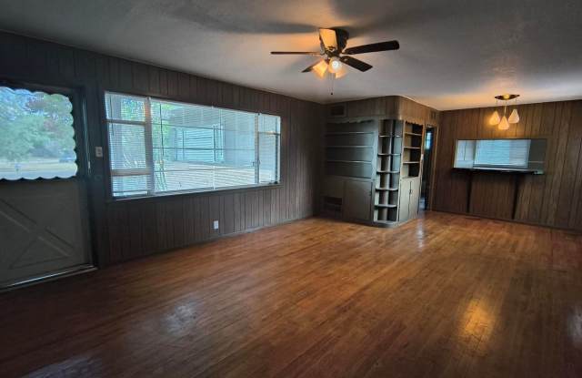 AFFORDABLE 2 bedroom, 1 bath home AVAILABLE NOW! Gallery 3