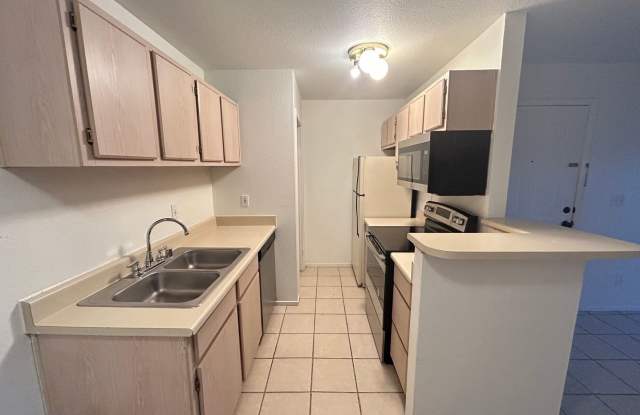 1st Floor 1-Bedroom 1-Bathroom unit! Gallery 4