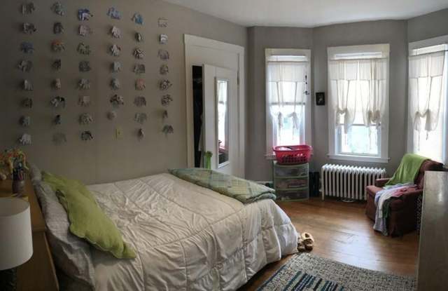 Great Apt for the Socially Active Student! Near T, NEU, and nightlife! photos photos