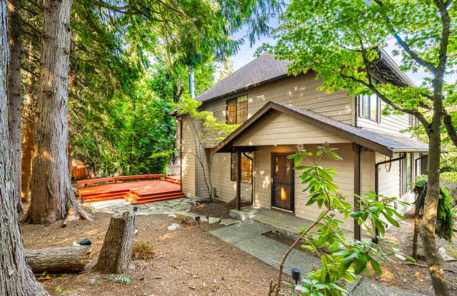 3BD 2BA Townhouse - 1 Car Detached Garage Gallery 4