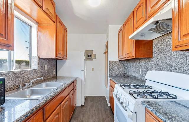 333 W 61st St Apt 3 Gallery 1
