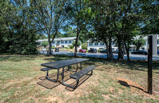 Smoky Crossing Apartment Homes Gallery 4