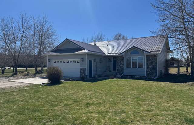 Furnished 4 Bed/2 Bath Seasonal Rental – Absarokee, MT | July–September photos photos
