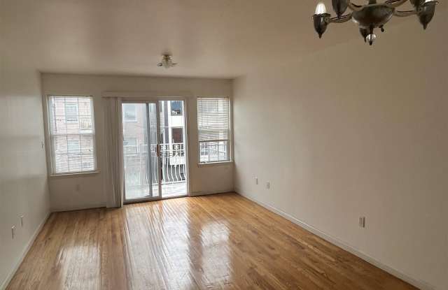 141 SOUTH ST Gallery 4
