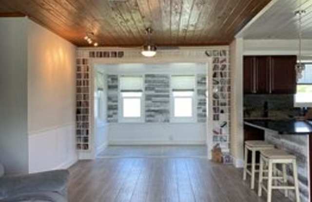 Single Family Home with Large Backyard Gallery 3