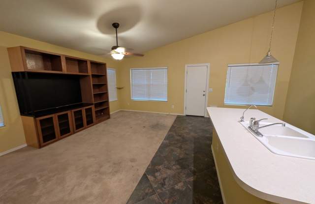 4 Bedroom 2 Bathroom Kempton Crossing House Gallery 3