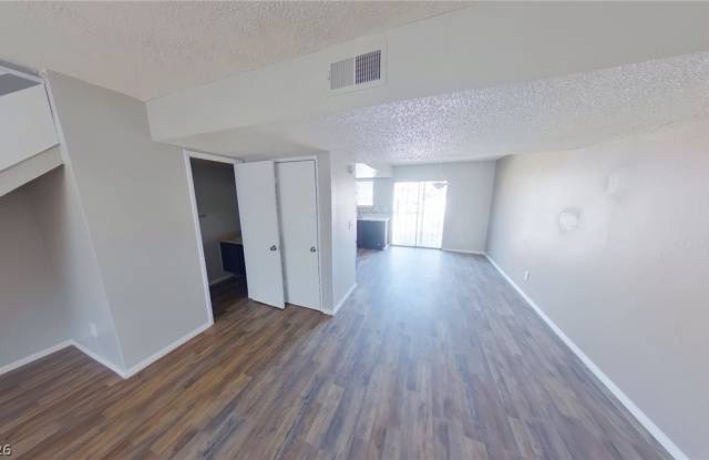 2200 Comet Avenue Gallery 3