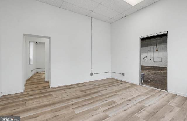 2 PEARL Street Gallery 4