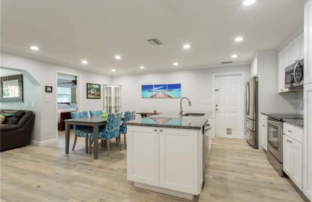 1919 SHORE ACRES BOULEVARD NE Gallery 3