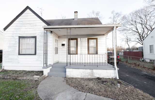 Newly Renovated - 3 Bed, 1.5 Bath Single-Family Home w/ Garage!! photos photos