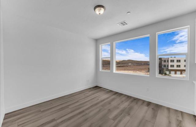 Modern 2 Bedroom Condo in Desert Color! 6 month lease! Gallery 4