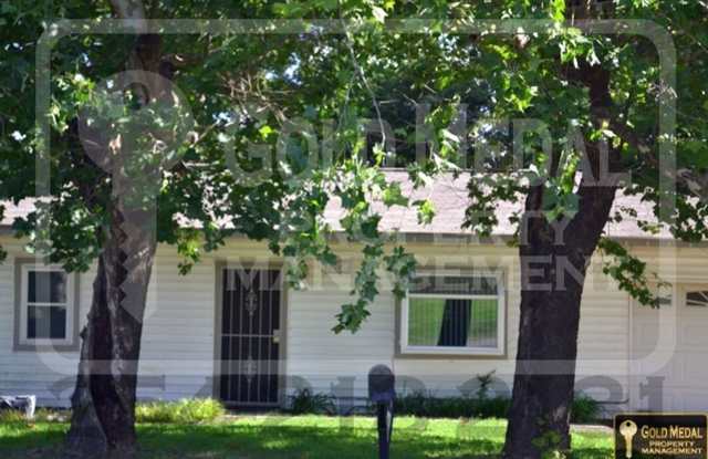 Your New Home Awaits At 1208 E Ave. H! photos photos