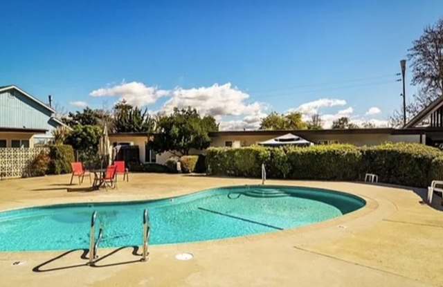 2 Bedroom/ 2 Bath Condo with Community Pool photos photos