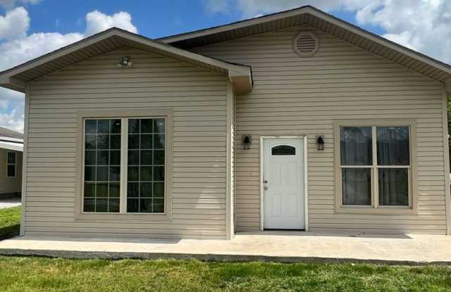 COMING SOON: BEAUTIFUL MODERN 2 BEDROOM / 1 BATHROOM WITH FENCED IN YARD CLOSE TO HOSPITALS IN JOPLIN MO!! photos photos