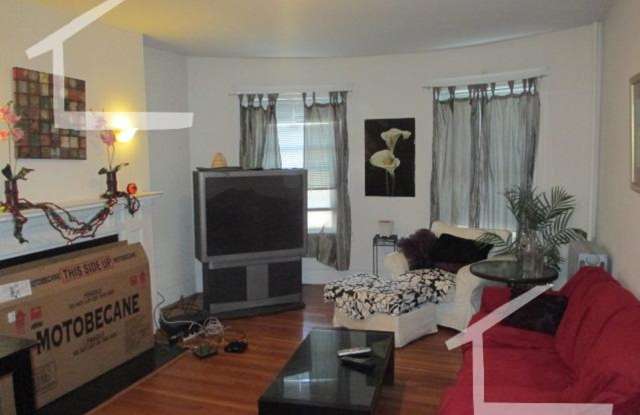 Nice 4 bed in Allston close to BU Gallery 3