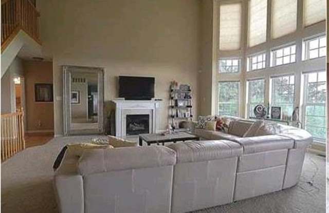 1746 Carman Ridge Gallery 4