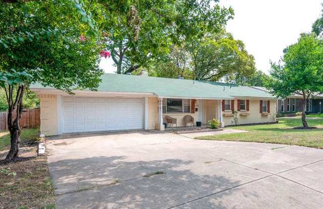 1140 Trailwood Drive Gallery 3
