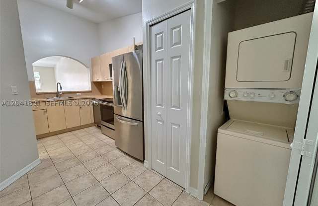 1270 SE 28th Ct Gallery 4