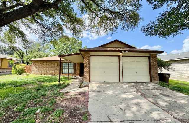 *COMING SOON* Charming 3-Bedroom Home with Covered Patio & Fenced Yard in Woodlake! Gallery 3