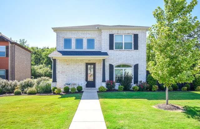 Stunning 4 bedroom, 2.5 bathroom home in Fayetteville! - 521 North Salem Road, Fayetteville, AR 72704