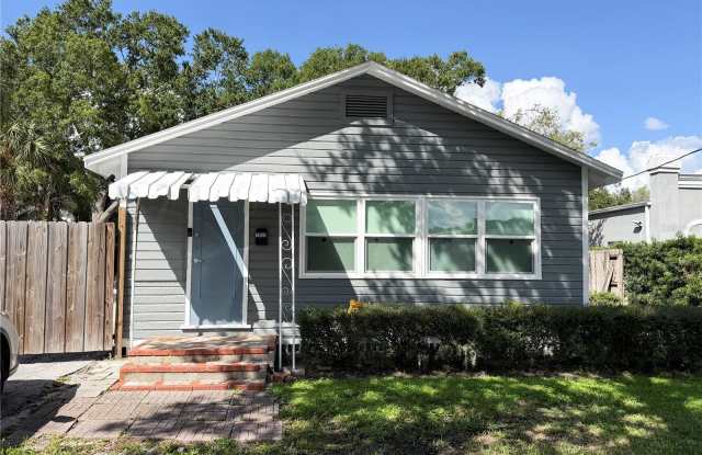 1937 7TH Street Gallery 1