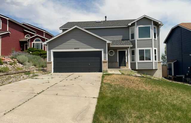 Fantastic 4 Bedroom Nestled in the heart of Old Farm! photos photos