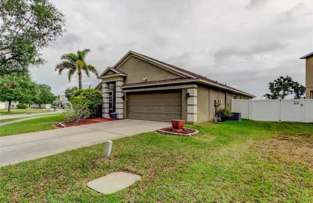 8423 CANTERBURY LAKE BOULEVARD photos photos