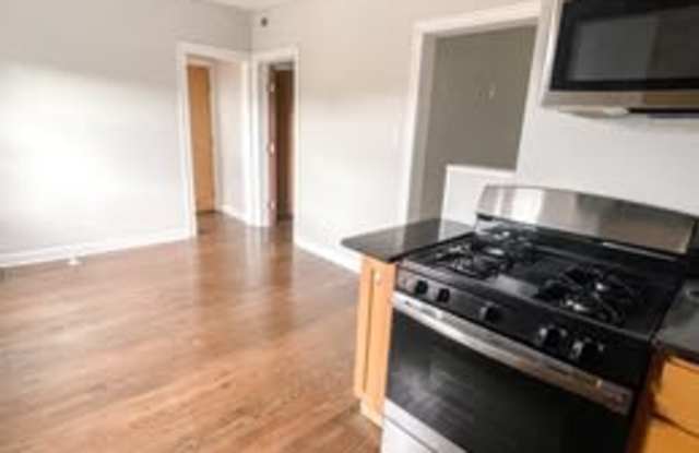 6738 North Glenwood Avenue Gallery 2