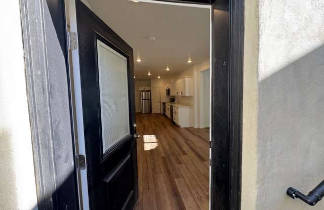 Recently Finished Basement! 3 bed 2 bath - in unit laundry! photos photos