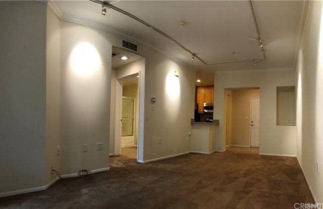 3314 Watermarke Place Gallery 2
