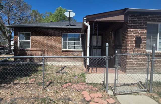 Charming 2BR Duplex in Aurora photos photos