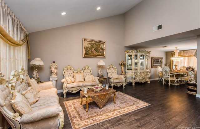 17918 Raymer Street Gallery 3