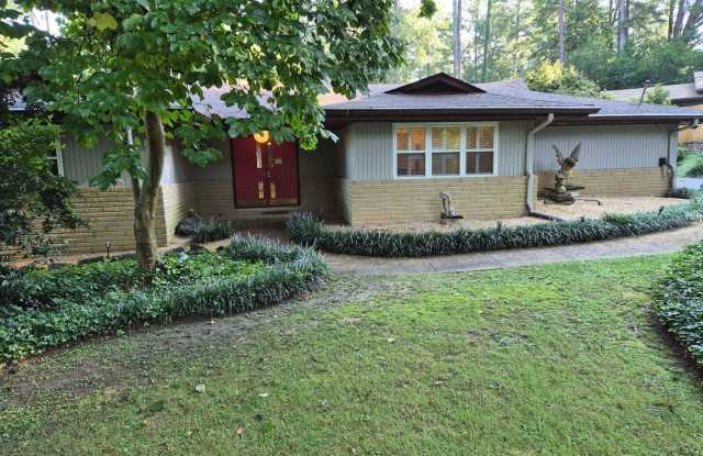 Charming 3BR Mid Century Modern House in Atlanta Gallery 3