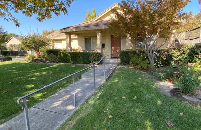 4 Bedroom Eastside Gem! - 754 East Macarthur Street, Sonoma, CA 95476