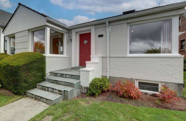 Unique Laurelhurst 3 Bedrooms with 2 Bathrooms Home Close to UW! photos photos Unique Laurelhurst 3 Bedrooms with 2 Bathrooms Home Close to UW! photos photos