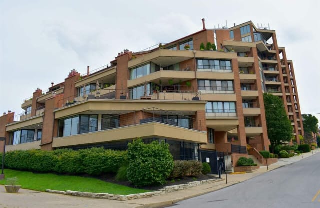 1 Riverside Place - 1 Riverside Place, Covington, KY 41011