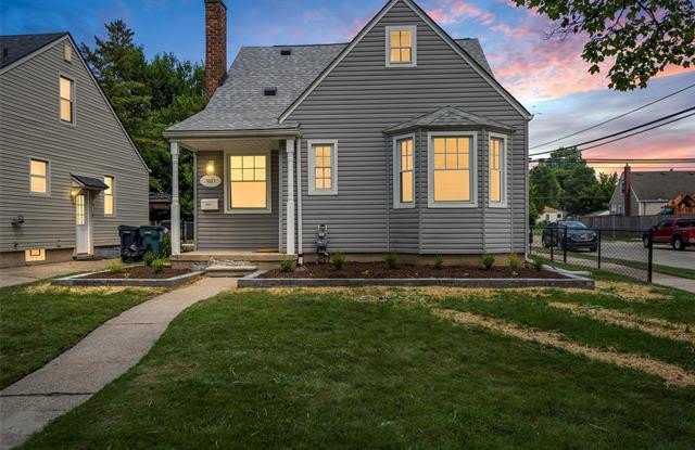 1027 S Wilson Avenue photos photos