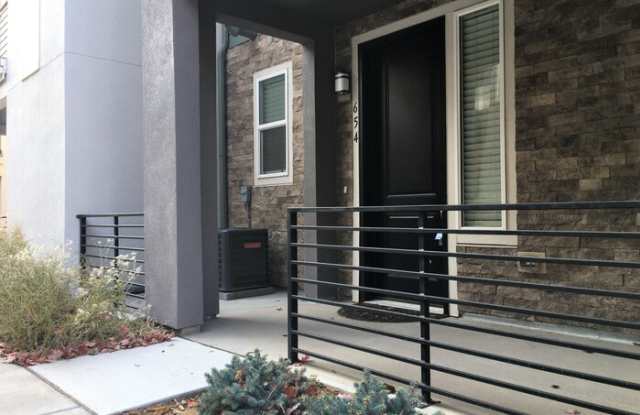 654 East Hinsdale Avenue Gallery 2