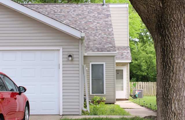 Spacious 2 Bedroom w/Vaulted Ceilings photos photos