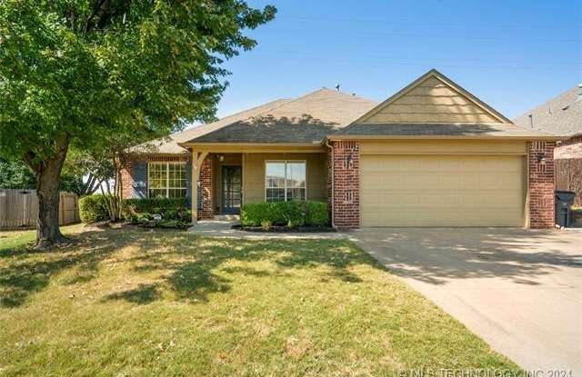 11906 S Juniper Court - 11906 South Juniper Court, Jenks, OK 74037