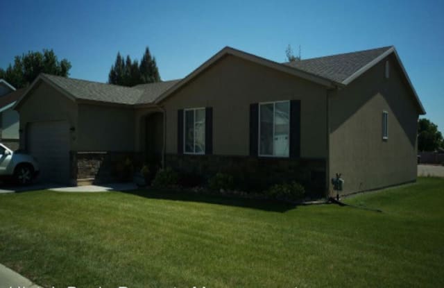 558 Riviera Dr. - 558 Riviera Dr, Roosevelt, UT 84066