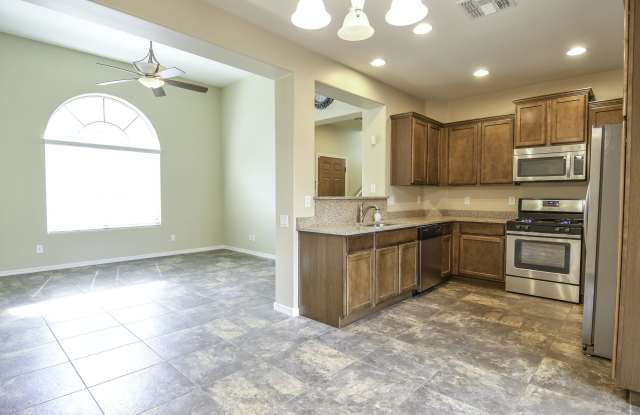 3658 E COVEY Lane Gallery 2