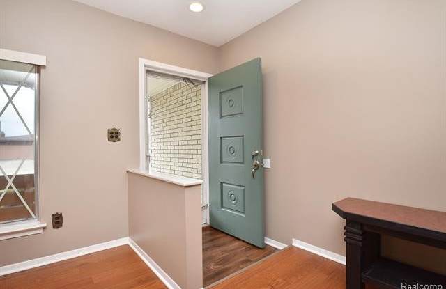 13501 CANTERBURY Drive Gallery 3