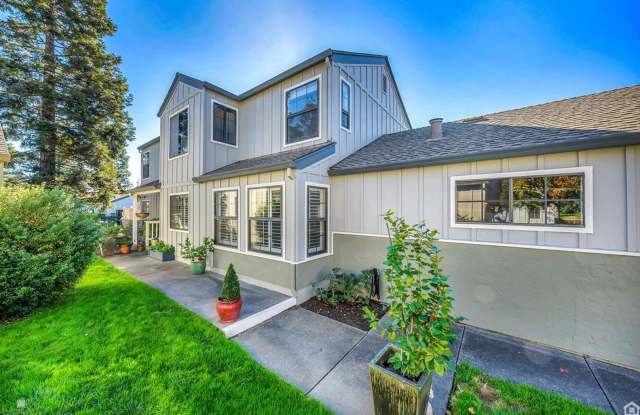 Attractive 3bd/2.5ba Townhouse in Sonoma Greens! photos photos