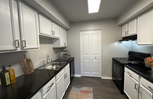 The Peak Apartments and Townhomes Gallery 4