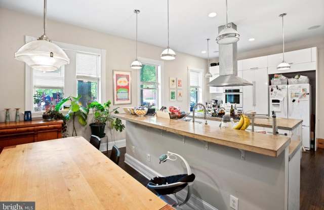 261 ROBERT ST #1 Gallery 2