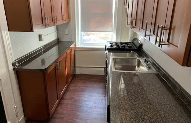 Huge 2 bed unit with the landlord paying the broker's fee for 9/1!! photos photos